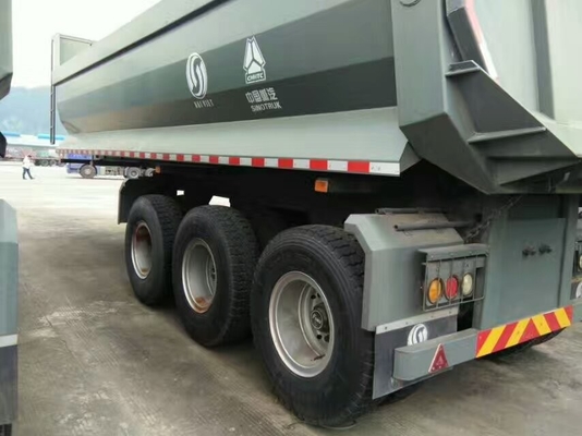 Sinotruk Howo 40-60t Trailer Semi Dump Dengan Sisi Pelindung Dan Pembukaan Penutup Atas Listrik