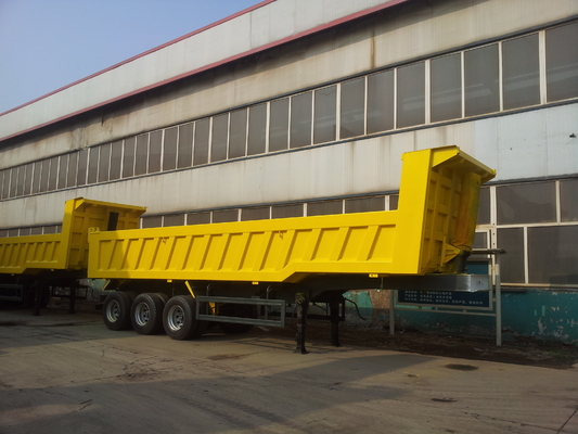 Sinotruk Howo 40-60t Trailer Semi Dump Dengan Sisi Pelindung Dan Pembukaan Penutup Atas Listrik