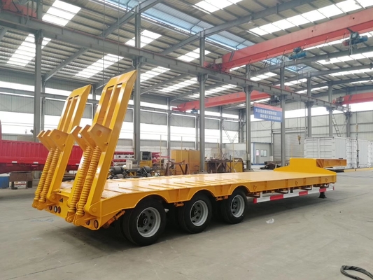 100T Low Bed Heavy Duty Trailer Semi / 3 Axle Lowboy Trailer Dalam Penangguhan Mekanik