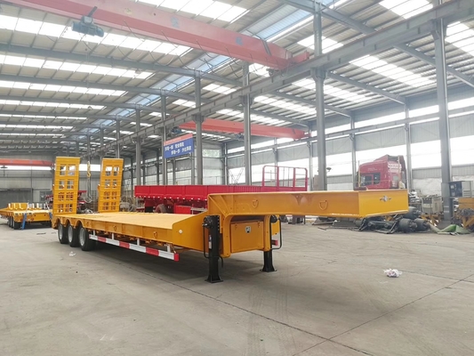 100T Low Bed Heavy Duty Trailer Semi / 3 Axle Lowboy Trailer Dalam Penangguhan Mekanik