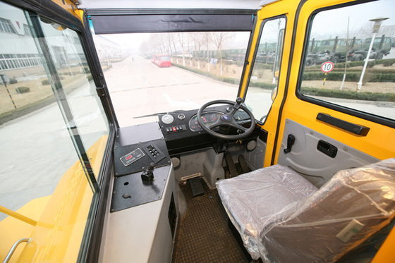 Sinotruk Port Tractor Truck Single Cabin Dengan 4 Ban Dan 1 Spare