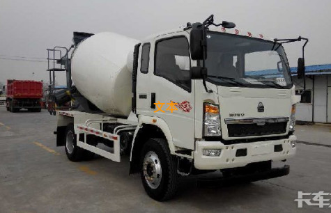 Truk Tangki Mixer 4-6M3 Kinerja Tinggi 4x2 6 Roda Sinotruk Howo