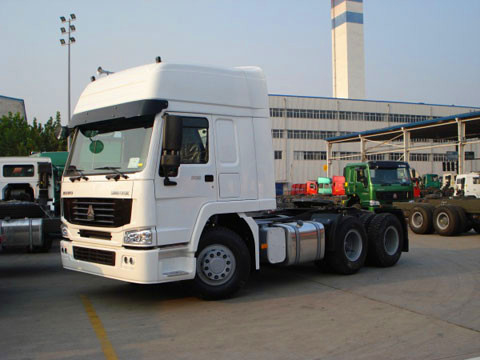 HW79 Kabin Tinggi Sinotruk Howo7 Prime Mover Truck Untuk Kapasitas Tow 40-50T