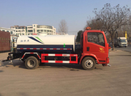 Sinotruk Howo 4x2 6x4 Truk Semprotan Air 10000L