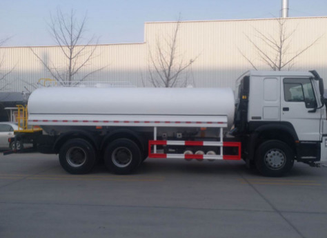 Sinotruk Howo 4x2 6x4 Truk Semprotan Air 10000L