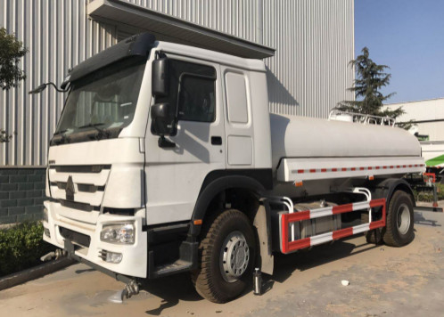 Sinotruk Howo 4x2 6x4 Truk Semprotan Air 10000L