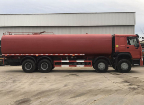 30000L Truk Tangki Air Sinotruk Howo7 Dengan Sistem Semprot