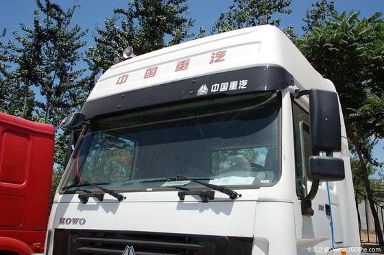 Sinotruk Howo 4x2 Tractor Head Penggerak Utama Truk