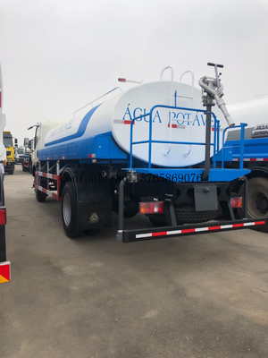 Truk Tangki Air Manual 10000L 4x2 Dengan Sprinkler Belakang Depan