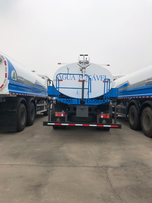 Truk Tangki Air Manual 10000L 4x2 Dengan Sprinkler Belakang Depan