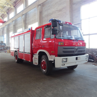 Truk Pemadam Kebakaran Merah 140KW 5000L Dongfeng 4 * 2