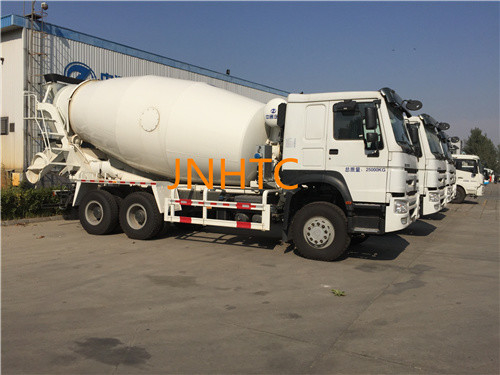 HW76 Cabin Mercedes Concrete Mixer Truck Dengan Kontrol Throttle
