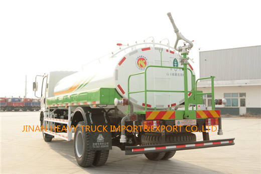 SINOTRUK Light Howo Water Sprinkler Truck 50000 Liter tangki air truk pemadam kebakaran