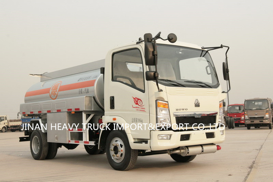 Truk Tanker Bahan Bakar Minyak Mini Sinotruk Howo Light 4x2 6cbm 6000Liter