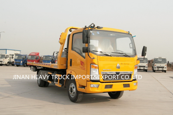 SINOTRUK Flatbed LHD Tow Truck Wrecker 8 Ton 90km / H