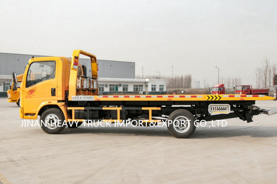 SINOTRUK Flatbed LHD Tow Truck Wrecker 8 Ton 90km / H