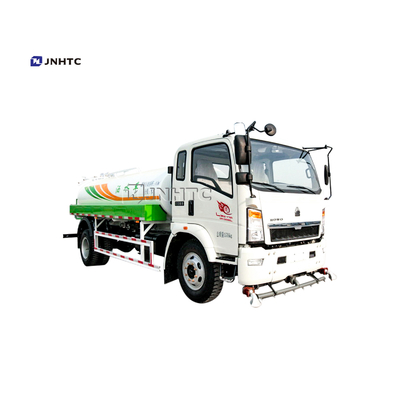 SINOTRUK HOWO Light Water Tank Truck 4x2 dengan Sprinkler Depan 14m