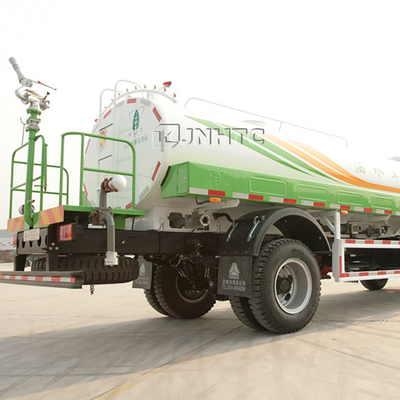 SINOTRUK HOWO Light Water Tank Truck 4x2 dengan Sprinkler Depan 14m