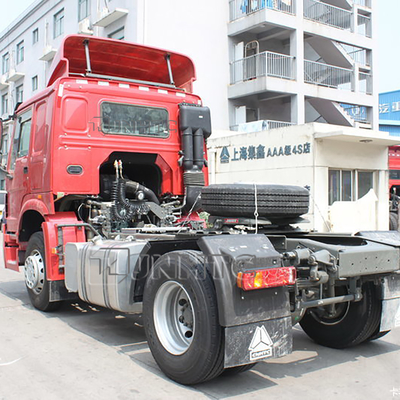 Sinotruk Howo 400L Tanker Diesel Tractor Truck 4x2 102km / jam