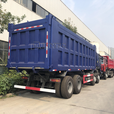 SINOTRUK HOWO 12 Wheeler Heavy Duty Dump Truck Memuat Sendiri 8x4 3cbm 371hp