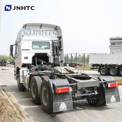 Sinotruk HOWO Tractor Head 6x4 RHD Truk Trailer Traktor di Tanzania