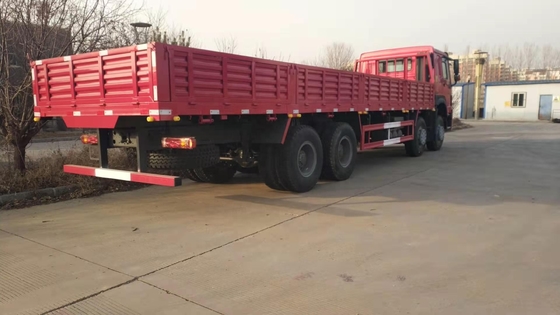 Sinotruk HOWO Truk Kargo Flatbed 8*4 12 wheeler Van Berat