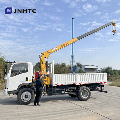 6 Ton Crane Truck 4x2 6 roda Truck dengan Crane lengan lurus HOWO Light Duty 3-8 Ton Cargo Truck