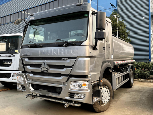 Sinotruk Howo 6 Wheeler 4 * 2 Truk Tanker Bahan Bakar Howo Oil Tanker 10000L
