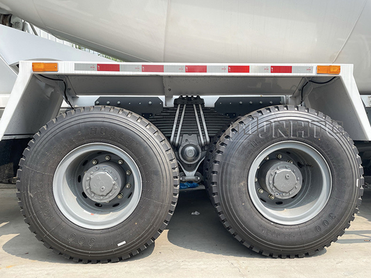 10 Roda Sinotruk HOWO 9m3 Truk Pengaduk Beton