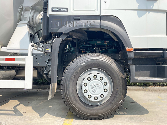 10 Roda Sinotruk HOWO 9m3 Truk Pengaduk Beton