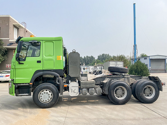 Euro2 LHD Sinotruk Howo 10 Roda Truk Trailer Traktor 371 Hp 50 Ton