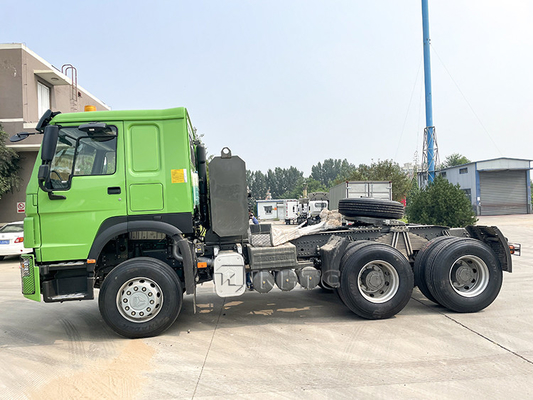 420hp Euro2 LHD Sinotruk Howo 10 Truk Traktor Roda 50 Ton