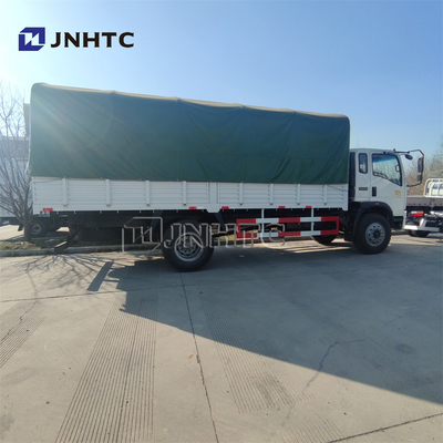 SINOTRUK HOWO Truk Militer 4X4 6X6 8X8 Transportasi Prajurit Dengan Kursi