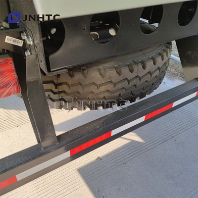 SINOTRUK HOWO Truk Militer 4X4 6X6 8X8 Transportasi Prajurit Dengan Kursi