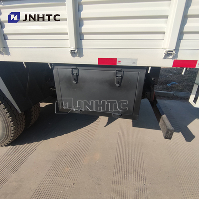Truk Militer HOWO Putih 4X4 Untuk Transportasi Prajurit