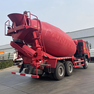 10 Roda SINOTRUK HOWO Truk Pencampur Beton 6x4 Merah