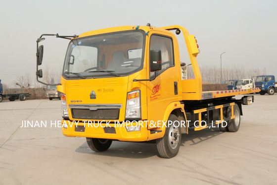 SINOTRUK Flatbed LHD Tow Truck Wrecker 8 Ton 90km / H